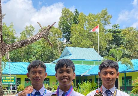3 siswa MTsN Bintan meraih juara Taekwondo