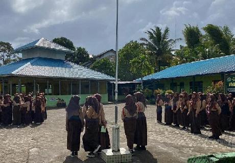 Ekstrakurikuler Pramuka di MTsN Bintan