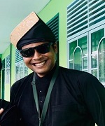 <center>Wali Kelas & Pembina Drumband<br>Hendra Priono, S.Pd.I</center>